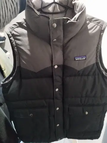 Patagonia 다운 베스트 블랙/그레이