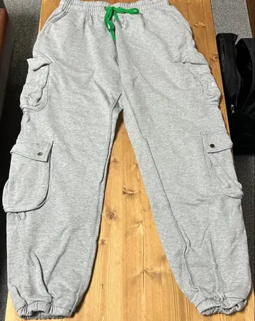 계속 한밤중이면 좋을 텐데. 스웨트 팬츠