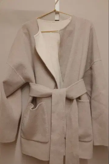 데미룩스 빔즈 크루넥 벨트 포함 리버 코트