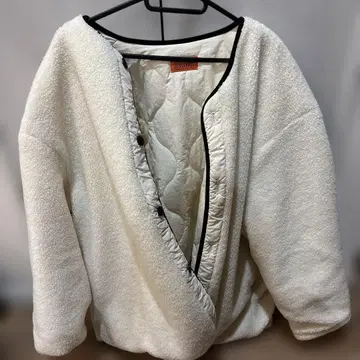 화이트 보아 자켓 퀼팅