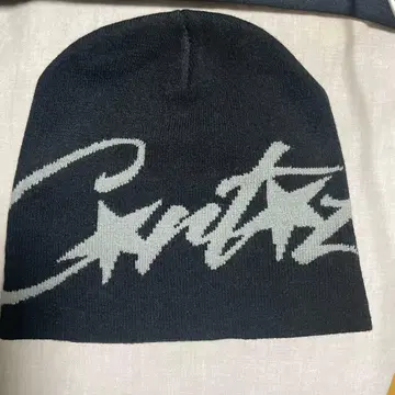 블랙 그래픽 로고 니트 모자