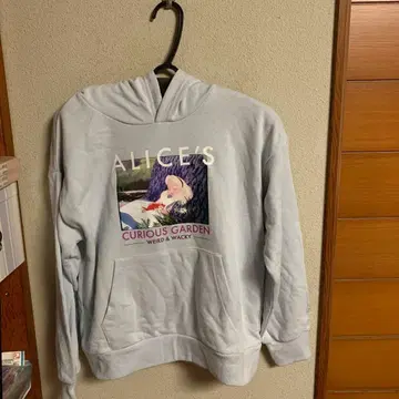 원더랜드의 앨리스 후드티