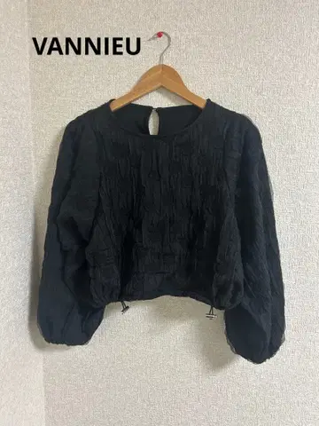 VANNIEU 튤 레이어드 드로스트 상의