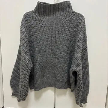 그레이 하이넥 니트 스웨터