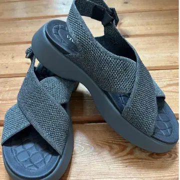 VIVALA 메쉬 크로스 스트랩 샌들 그레이