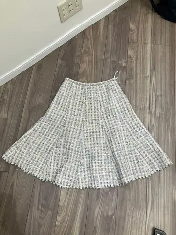 STRAWBERRY 플레어 스커트 화이트 계열