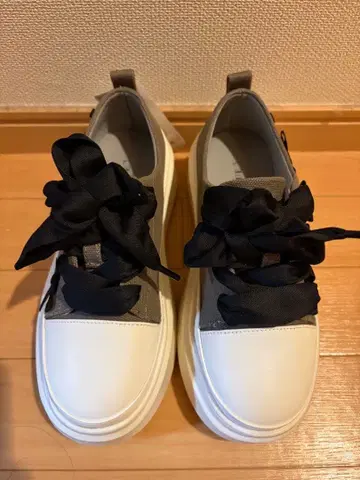 axes femme 푸치 리본 스니커즈 그레이