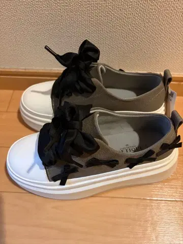 axes femme 푸치 리본 스니커즈 그레이