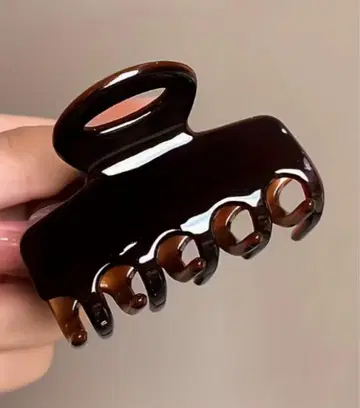 브라운 플라스틱 헤어 클립 중형