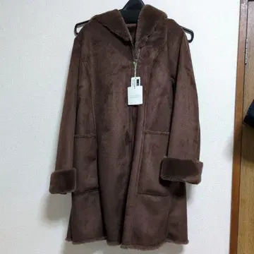 가격 인하 디노스 브라운 후드 부착 페이크 무스탕 코트 Cara