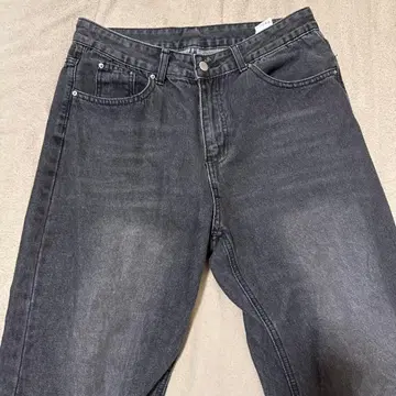 다크 그레이 스트레이트 데님 팬츠