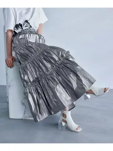 HARE 샤이니 셔링 스커트 실버