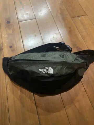 THE NORTH FACE 바디백 올리브/블랙