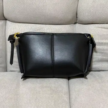 [ 미사용 새상품 ] ZARA 블랙 숄더백