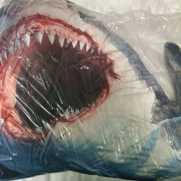 리얼 상어 쿠션