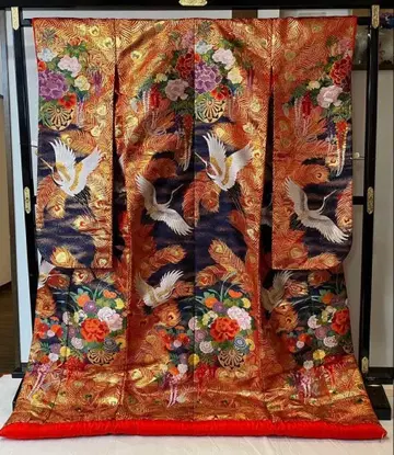 화려한 이로 우치카케 학과 꽃 자수