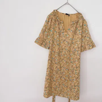 새상품급 KAARI blue [ L ] 꽃무늬 반팔 원피스 벨트 포함