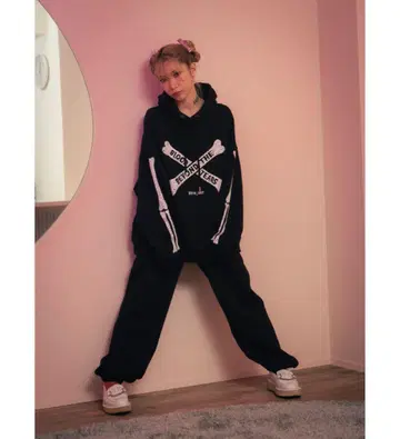 katie BONES hood 후드티 블랙