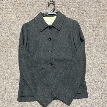 울 혼방 그레이 버튼 부착 자켓