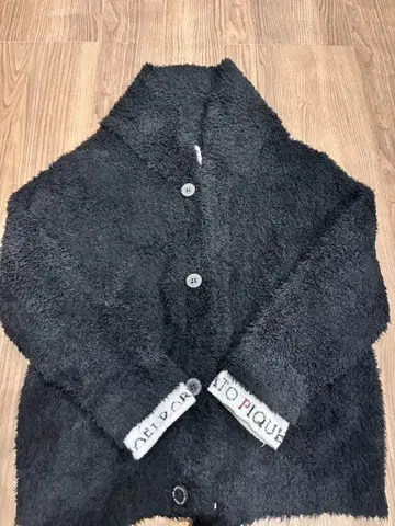 젤라피케 플리스 블랙 룸웨어 버튼 포함