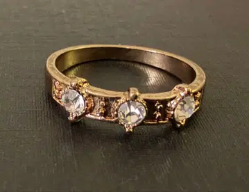 새상품 H.P.FRANCE 골드톤 크리스탈 장식 반지 13호