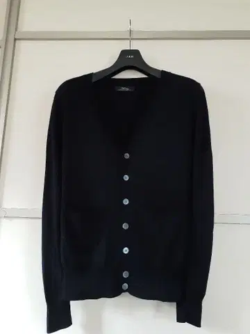 [ 새상품급 ] Thirty 사티 블랙 V넥 가디건