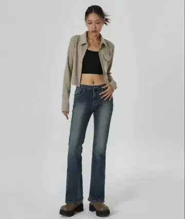 다크 블루 플레어 데님 팬츠