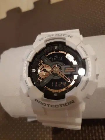 G-SHOCK GA-110 화이트/골드/블랙
