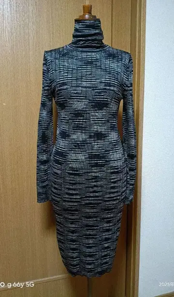 MISSONI 미쏘니 화이트 블랙 니트 원피스 무릎 아래 원피스 미라인