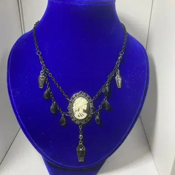 고딕 코핀형 참 목걸이