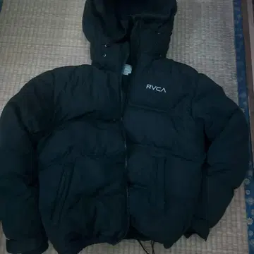 RVCA 후드 부착 블랙 다운 자켓
