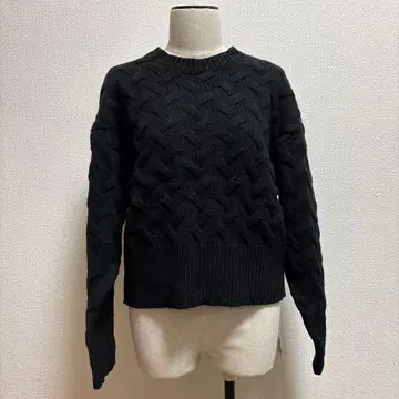 새상품 OMNES 케이블 짜임 블랙 긴팔 니트 스웨터 숏 기장