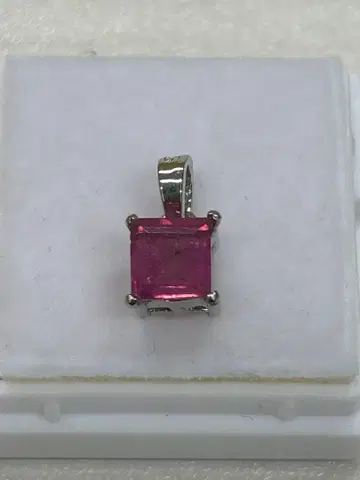 루비 스퀘어컷 펜던트 탑