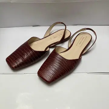 브라운 크로커다일풍 슬링백 펌프스