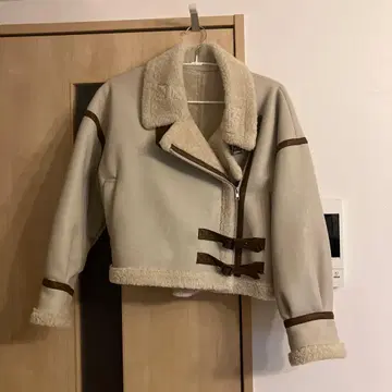 MURUA 숏 기장 무스탕 코트 F 사이즈