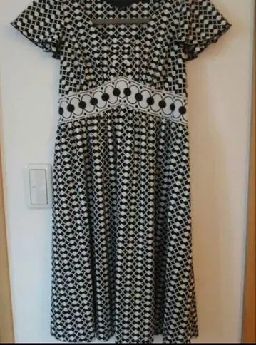 컨디션 최상 [프라질] 퍼프 슬리브 무릎 기장 원피스