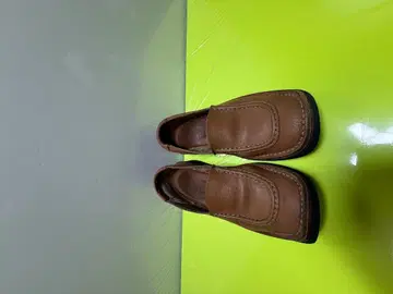 브라운 가죽 슬립온
