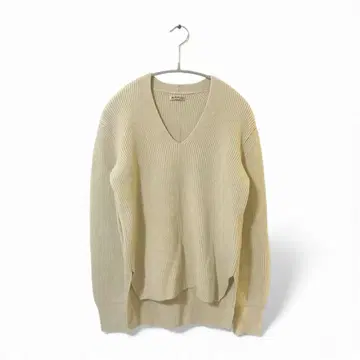 AURALEE 아이보리 V넥 리브 스웨터