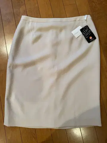 [ 미사용 새상품 ] UNTITLED 베이지 타이트 스커트 42 수트