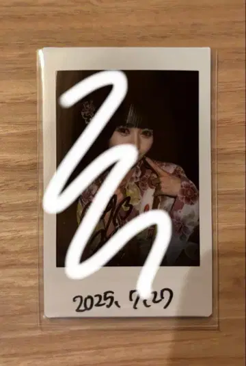 Pretty chuu 화이트 사키 리코 폴라로이드