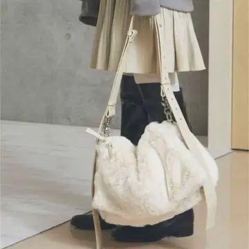 Sile 큐 퍼 크로스바디 백 숄더