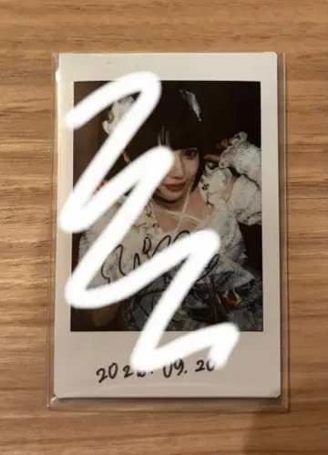 Pretty chuu 화이트 사키 리코 폴라로이드