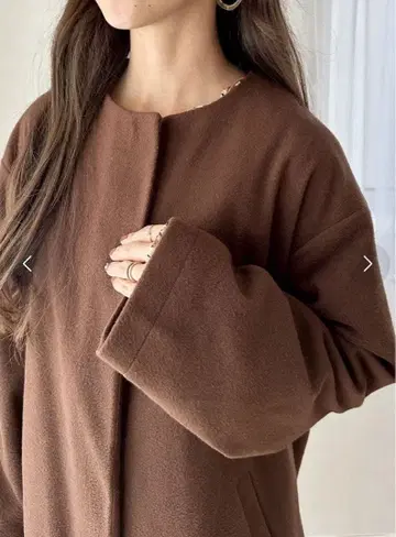 [택 포함 새상품] JUNOAH 머플러 포함 노카라 코트 브라운 XL