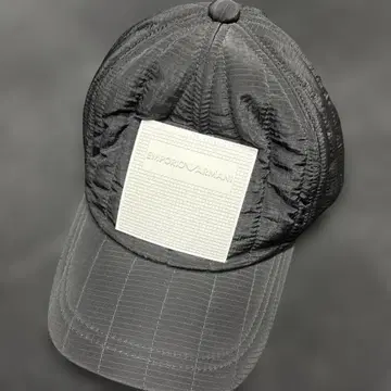 엠포리오 아르마니 블랙 캡