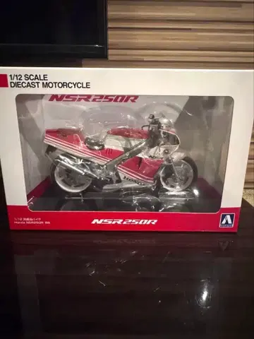 혼다 NSR250R '88 파이팅 레드/로스 화이트 피규어
