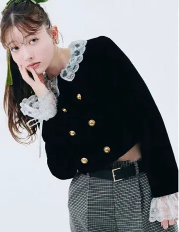 릴리 브라운 스캘럽 비쥬 어태치드 자켓