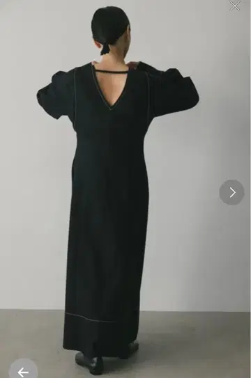 스티치 롱 원피스 V넥 백 오픈 스타일 미키서