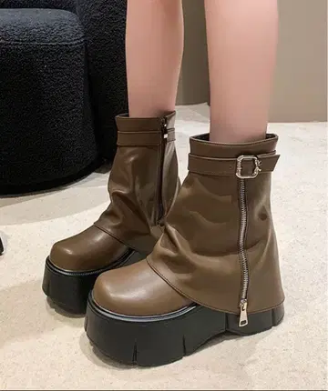 가죽 느낌 커버풍 통굽 숏 부츠