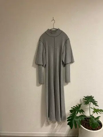 [ PUBLIC TOKYO ] 하이넥 케이프형 원피스