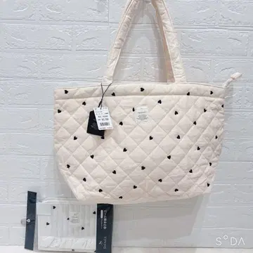 퀼팅 마더백 블랙 하트 자수 포함